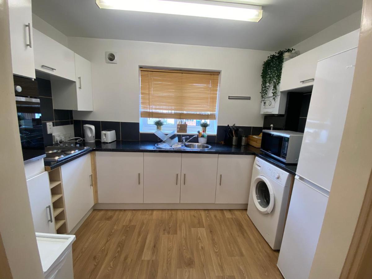 Hébergement de vacances Private House With Free Park For Group Near Wembley Station Londres